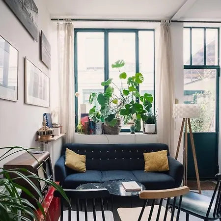 Apartment Duplex Sur Cour Arboree Paris